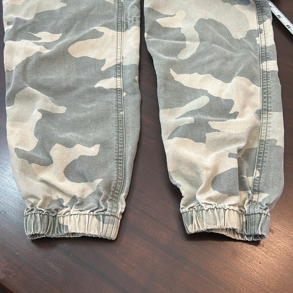 Aerie Double Pocket Utility Jogger Women Camo Size S - Picture 8 of 16